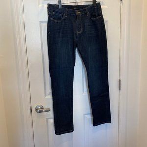 Performance denim - straight & narrow cut